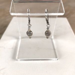 ⚜️SALE 2/$10Tiny Eye Lever Back Earrings